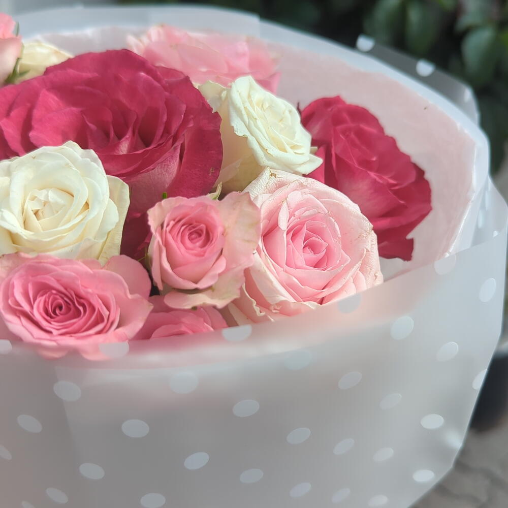 Букет-комплимент из кустовых и одноголовых роз 🌟