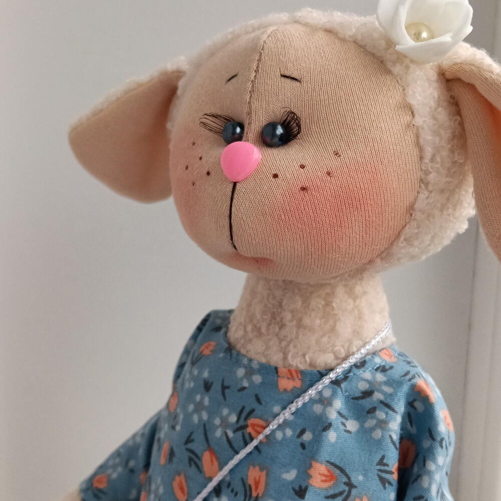 Игрушка ручной работы "Овечка"