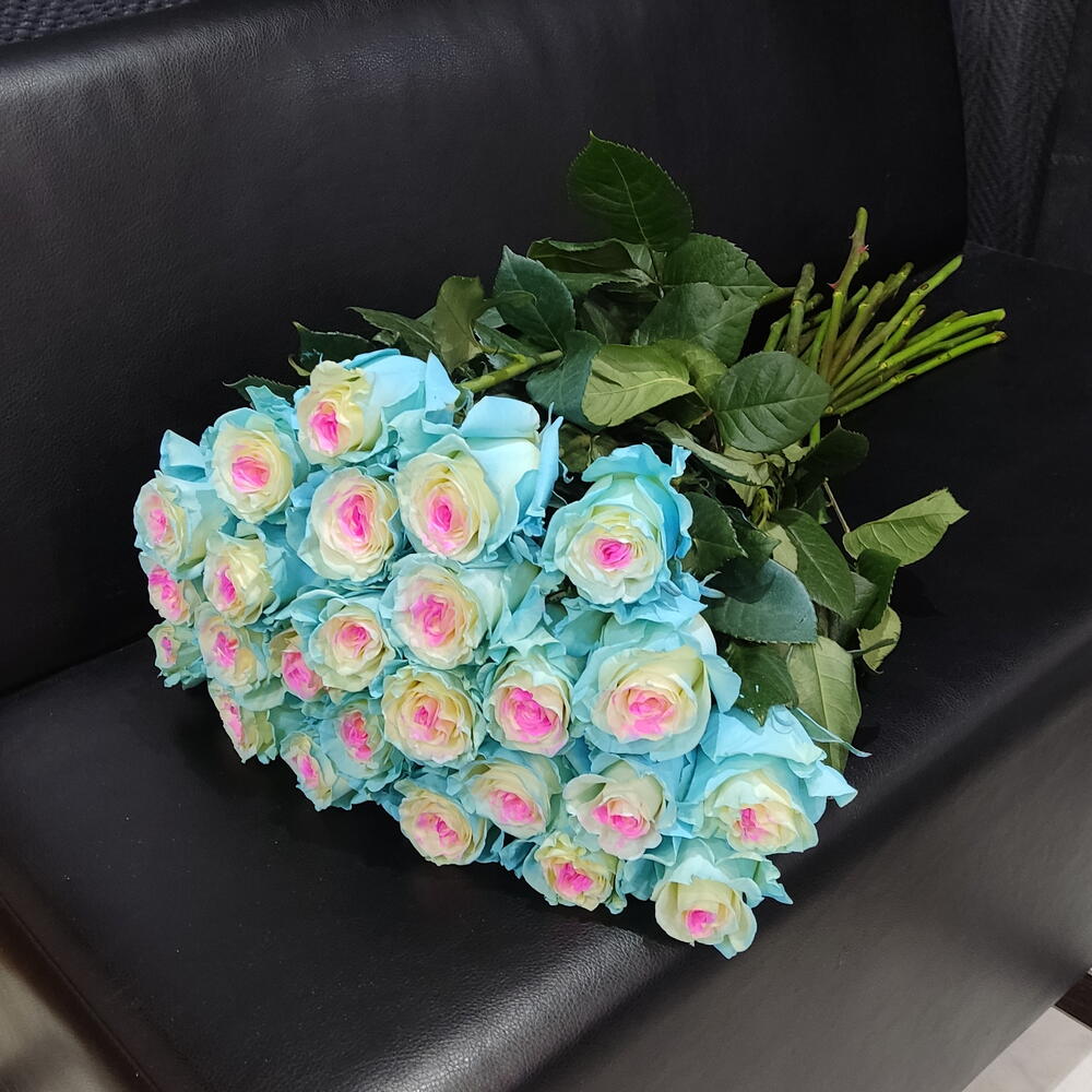 25 голубых роз