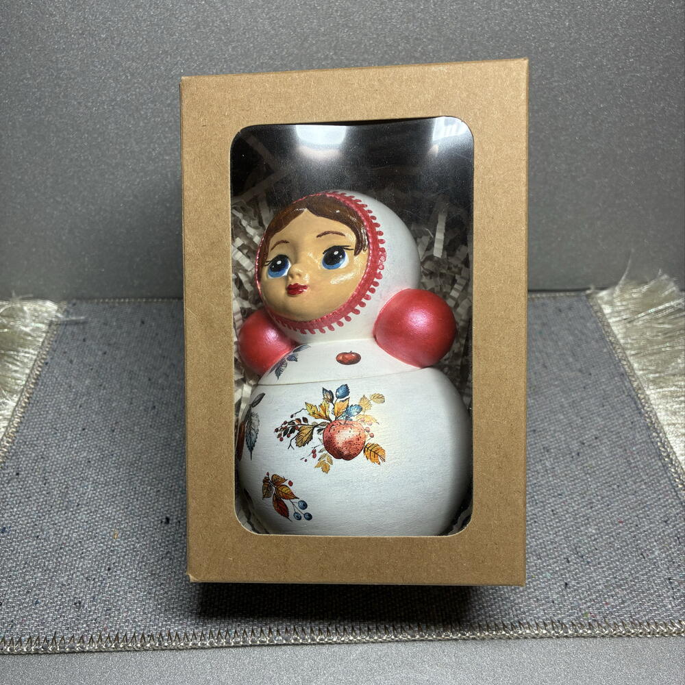 Неваляшка шкатулка
