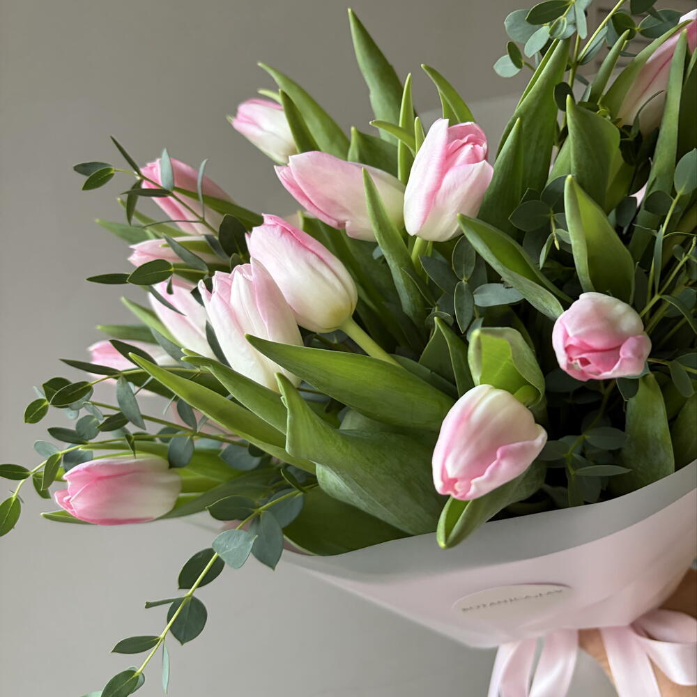 Тюльпаны и эвкалипт 🌷