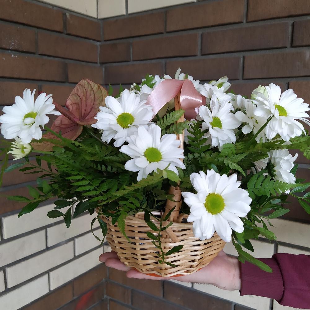 Корзина с антуриумом