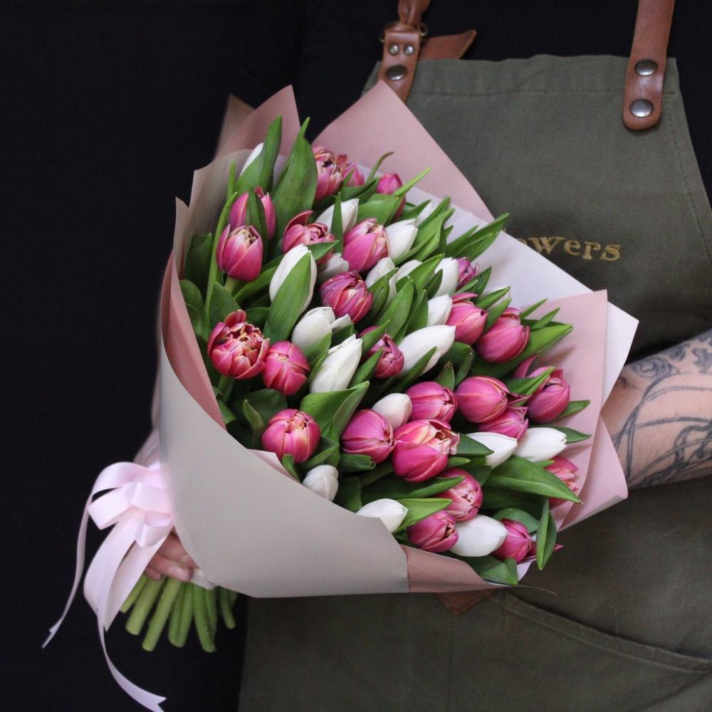 Mono bouquet 45 из 51 тюльпана микс сортов Royal Virgin и Columbus