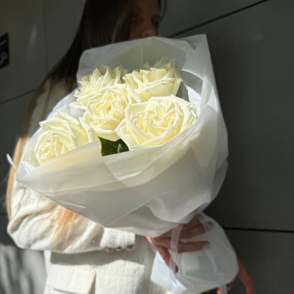 Белые розы / 5 белых роз / розы для мамы