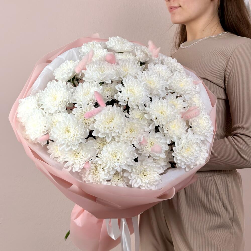 Нежный букет из 9 кустовых хризантем белого цвета