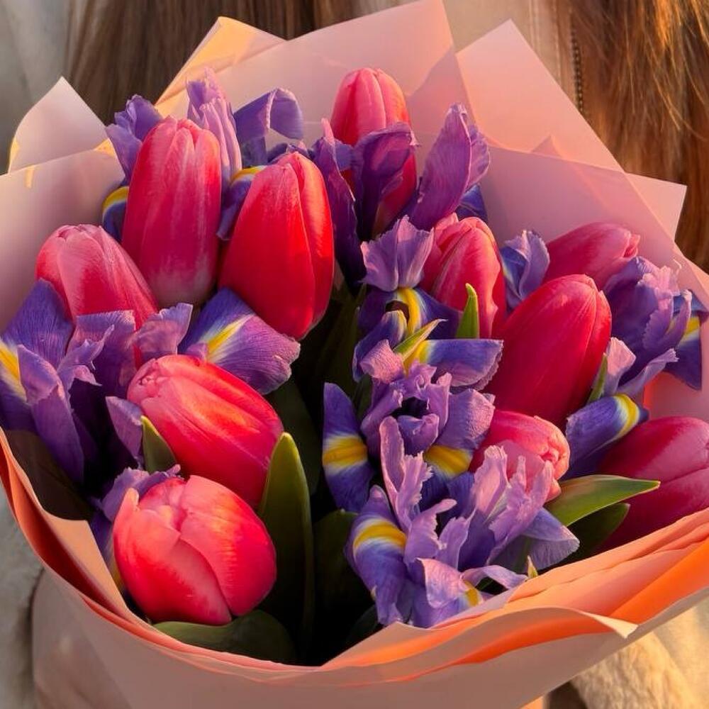 Тюльпаны и ирисы 🌷🌷🌷