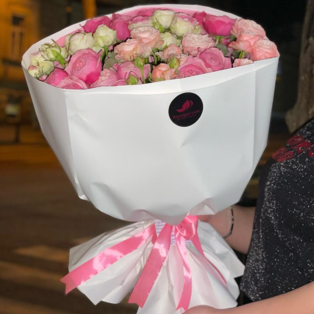 Peony-shaped bush roses 9 pieces