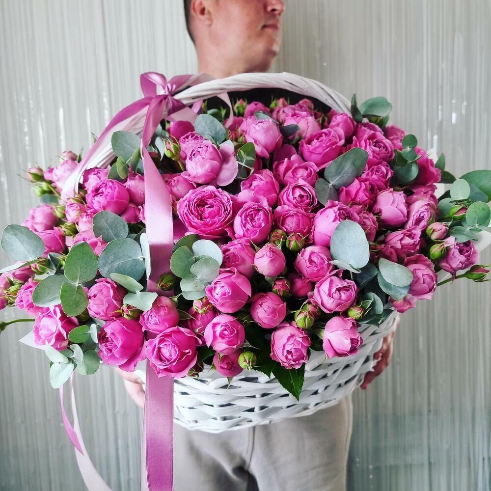 Корзина с  пионовидными розами ️