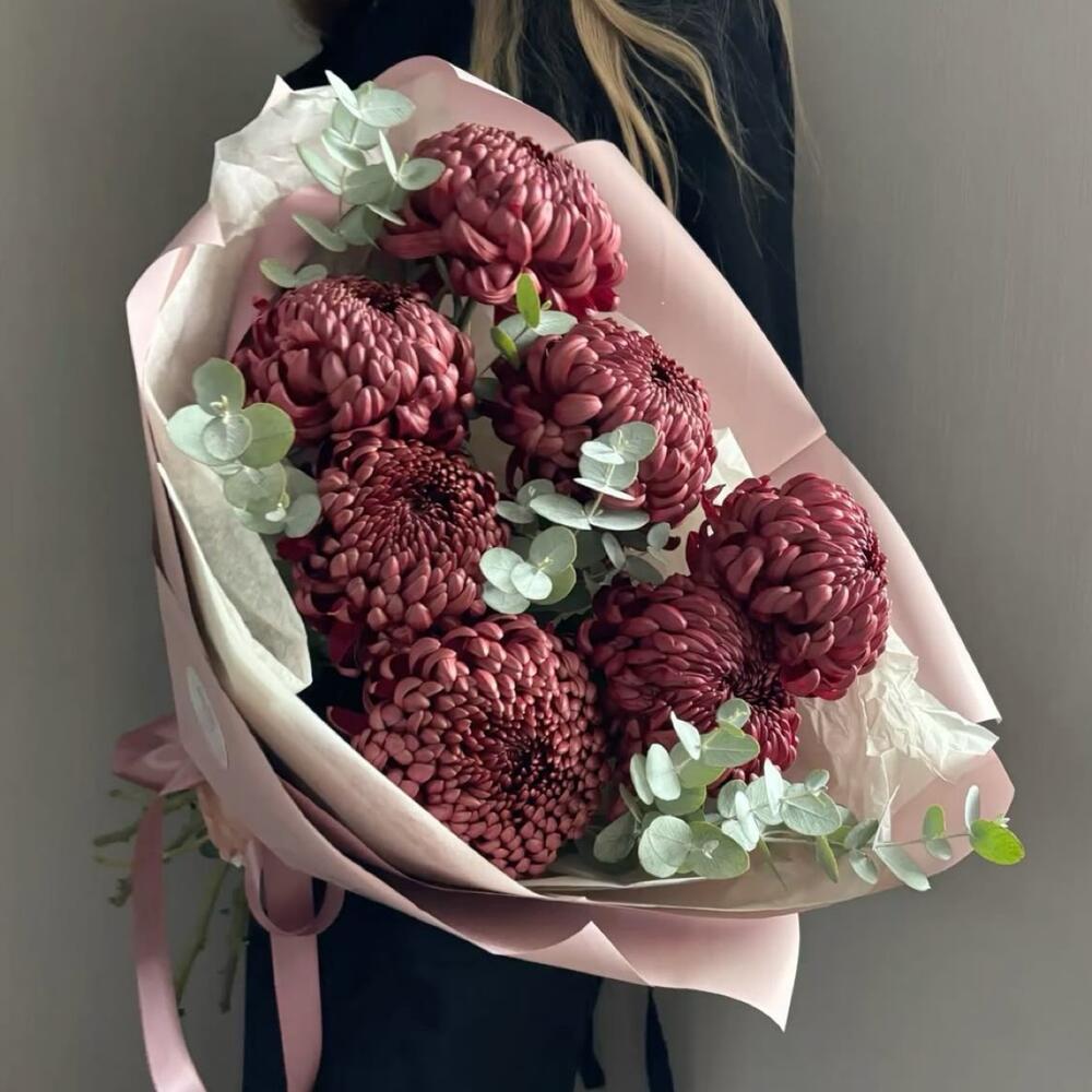 Букет «Бигуди» из ТОПовых хризантем и ароматного эвкалипта 🌷