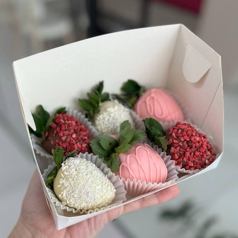 Клубника в шоколаде из 6 крупных ягод