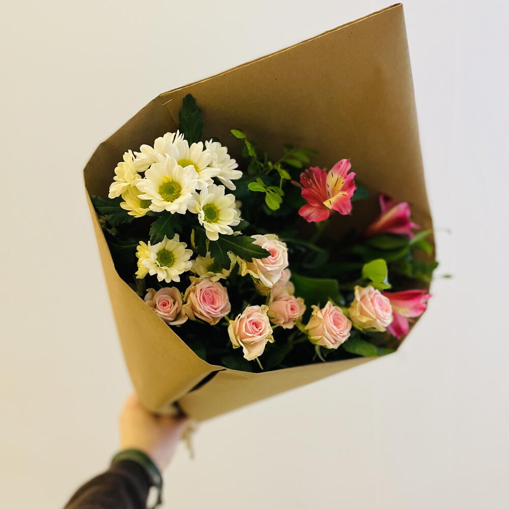 Букет 💐 в крафте цвет зависит от наличия товара