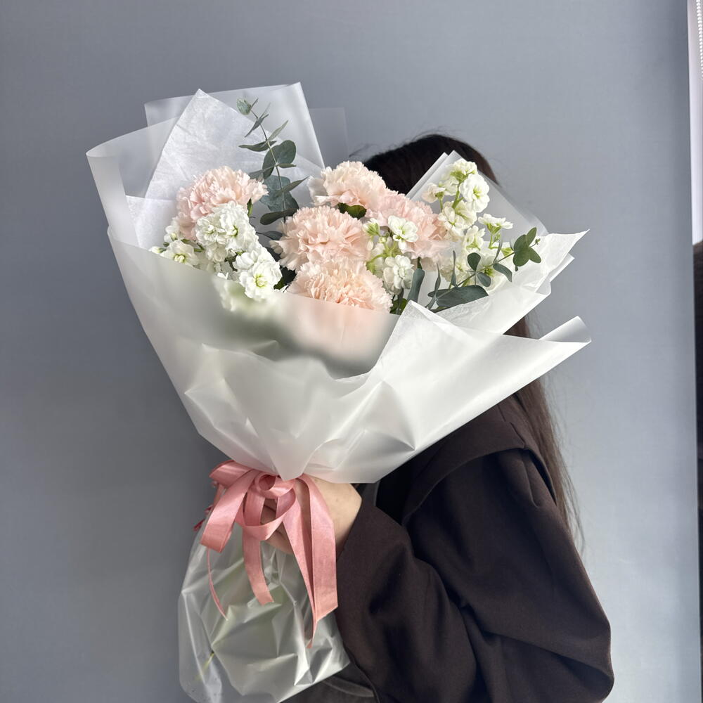 Авторский буке🥰т с белой маттиолой и нежно-персиковыми диантусами