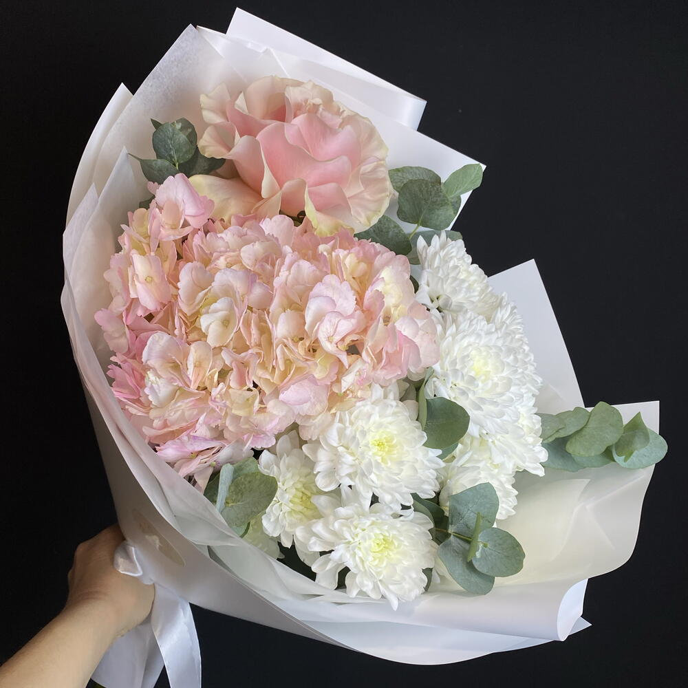 Нежный букет с гортензией и французской розой в пастельных тонах🌸