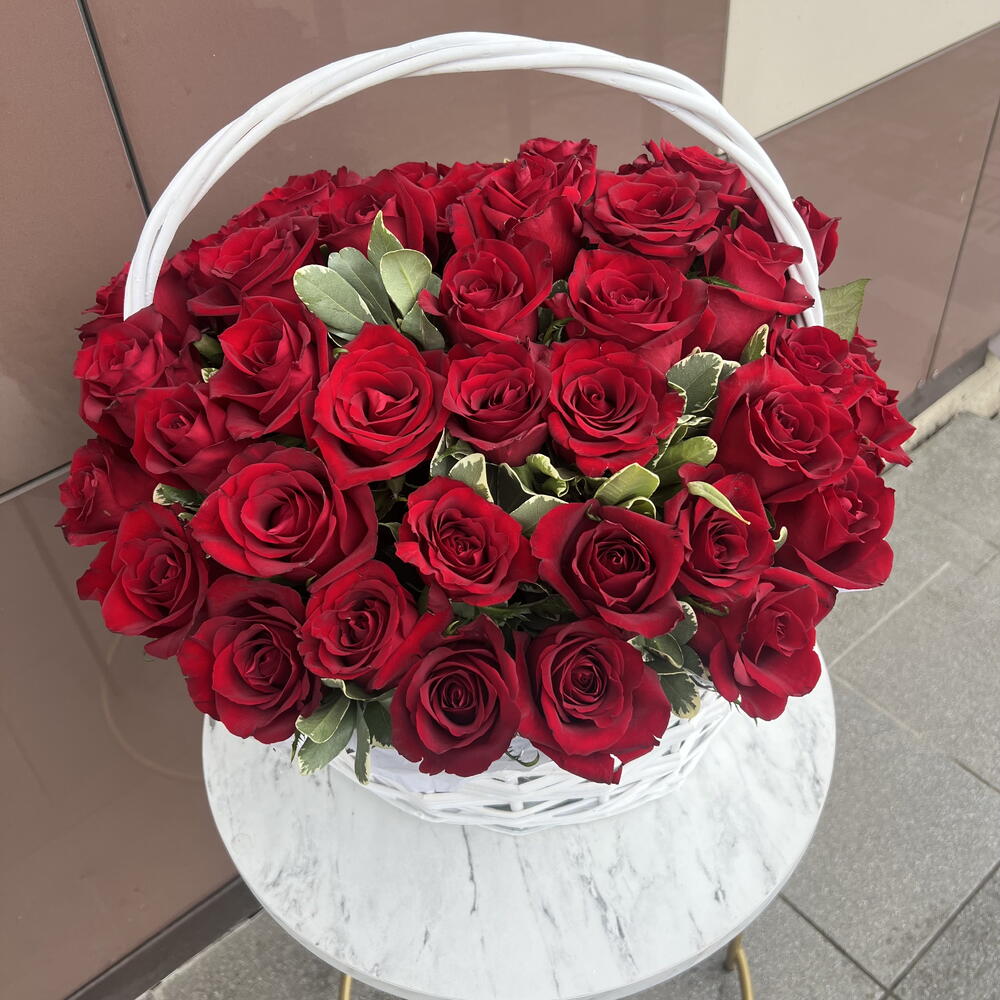 Корзина из 51 розы