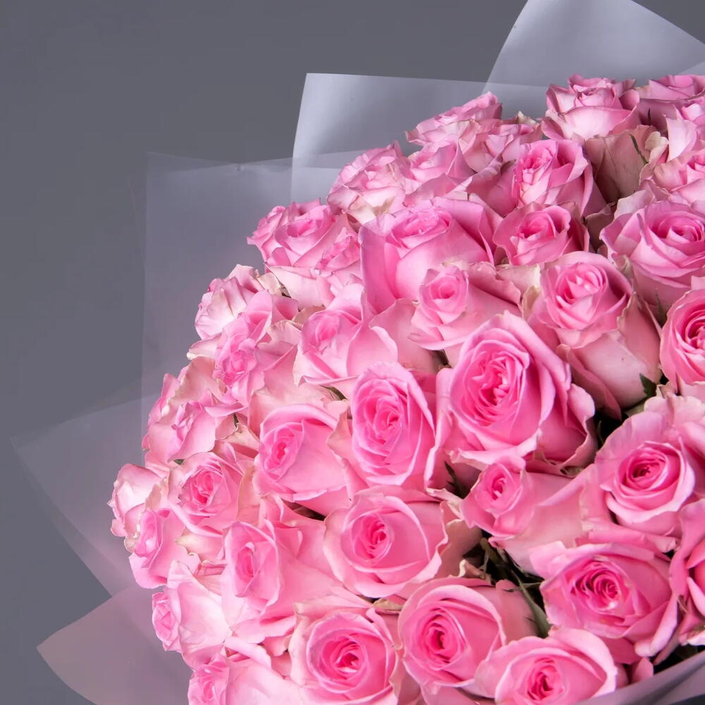 Bouquet "Seleb" of 51 pink roses, 50 cm tall.