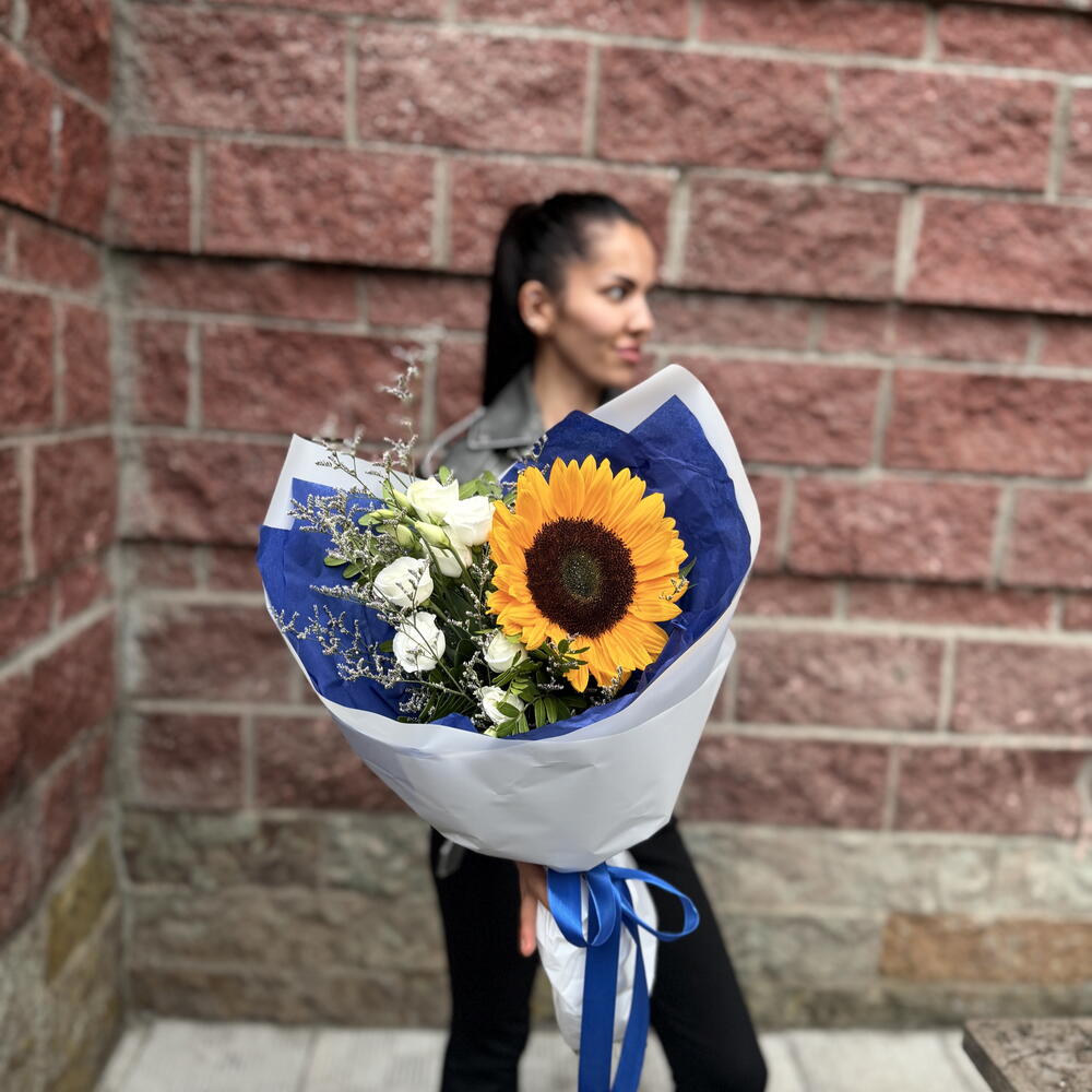 «Солнечный калейдоскоп: подсолнух, эустома, лимониум и фисташка» 🌈🌻