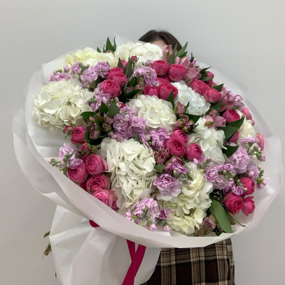 Кустовые розы альстромерия гортензии маттиола