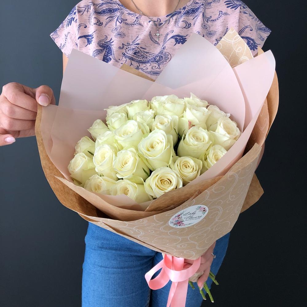 Lady Flowers — 21 белых роз в оформлении