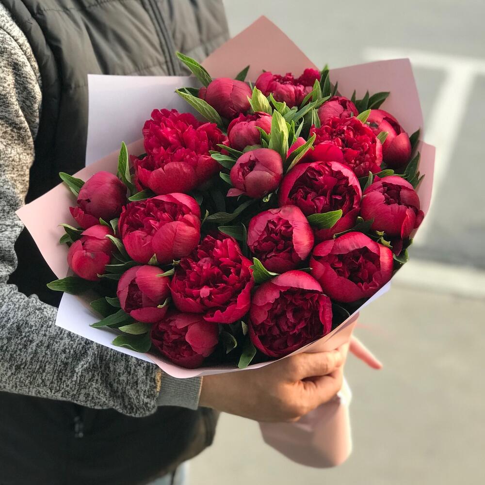 Букет из 19 пионов