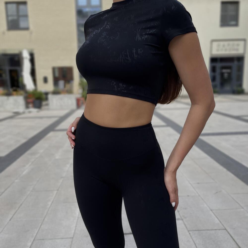 Model Text black