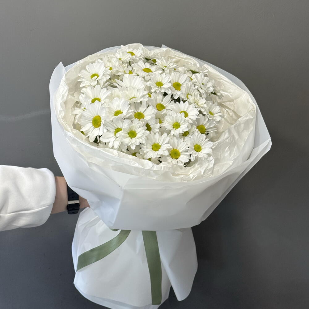 Букет  белых кустовых хризантем