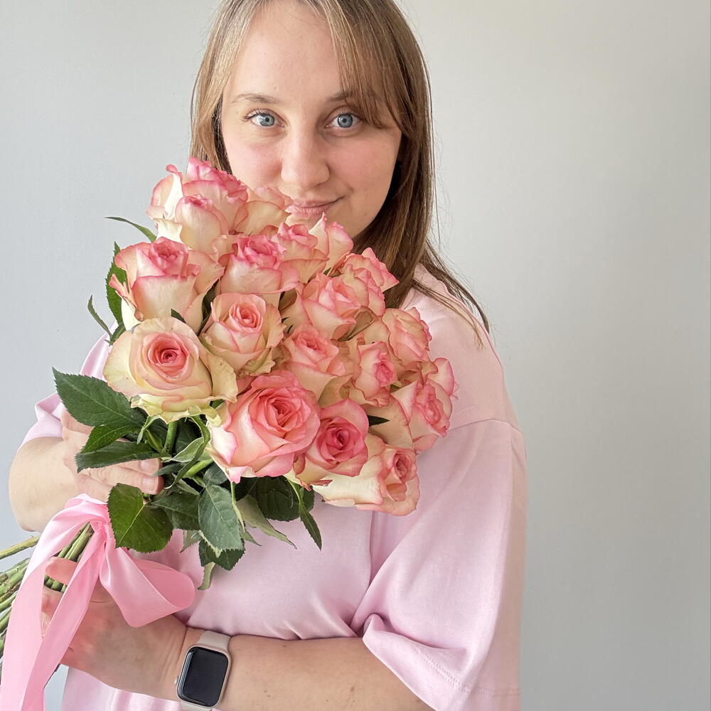 21 роза Эквадор  60 см