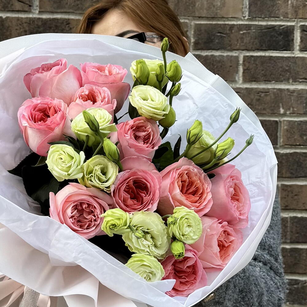 Bouquet "Emily" with peony-like roses