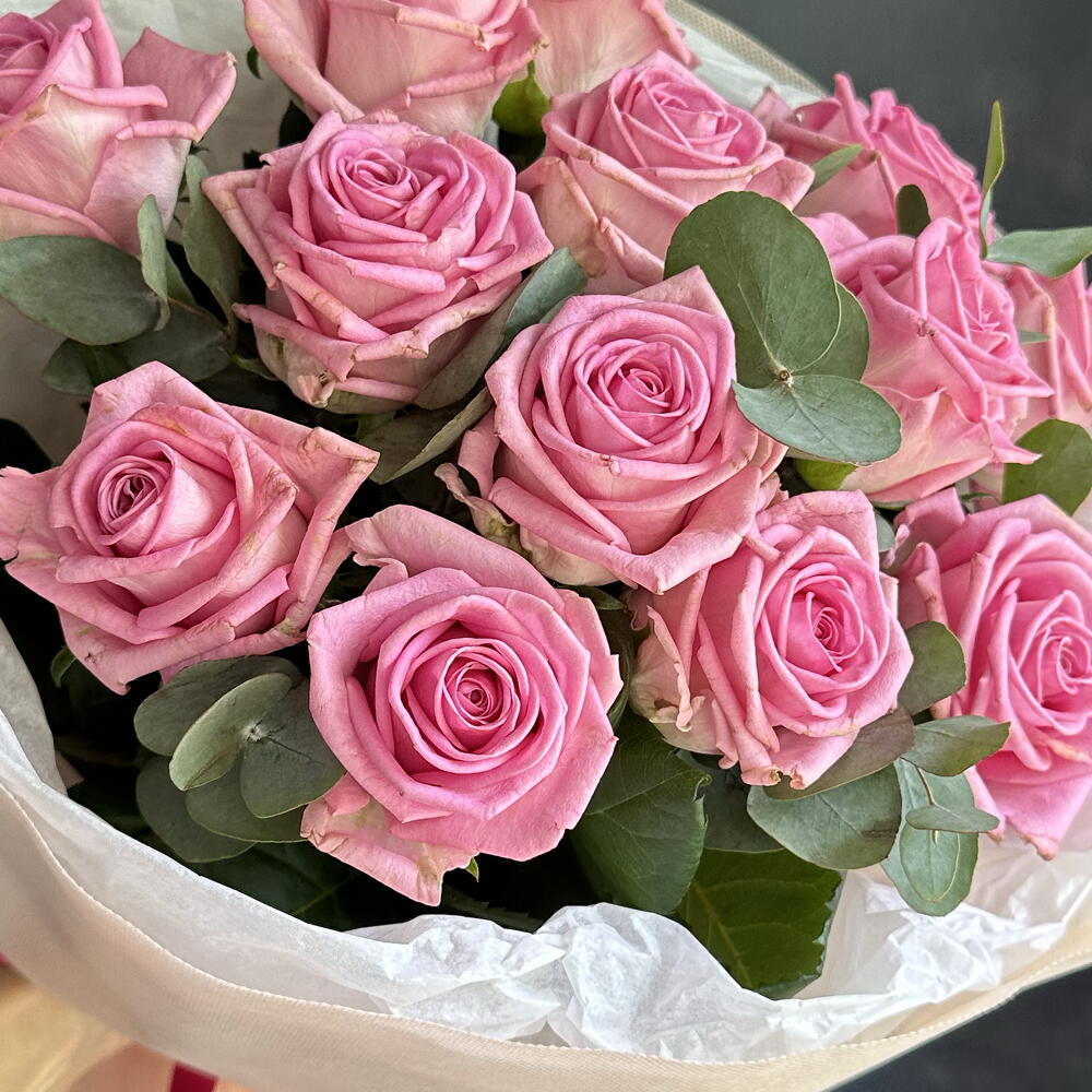 Розовые розы 13шт
