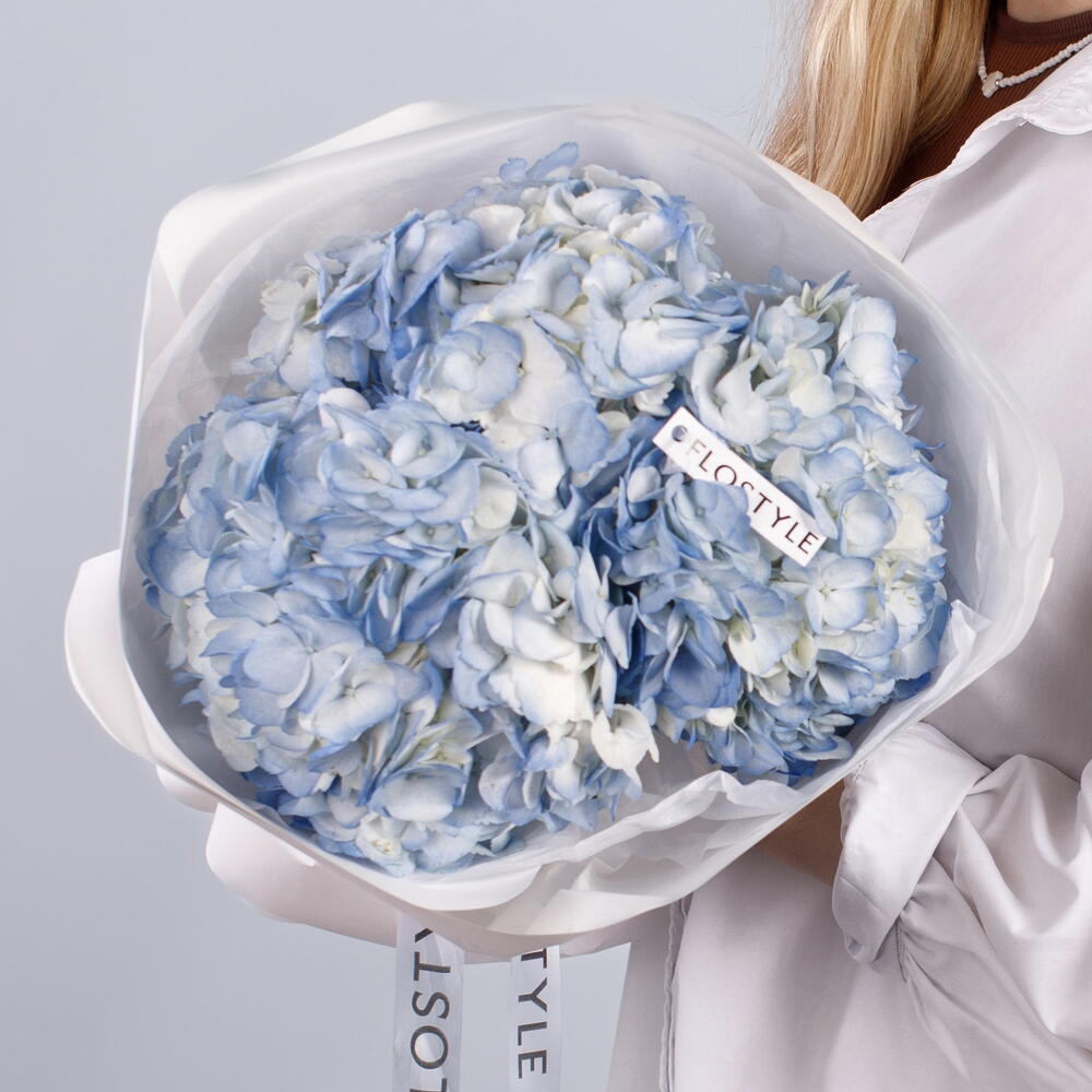Букет из 3 голубых гортензий Light Blue