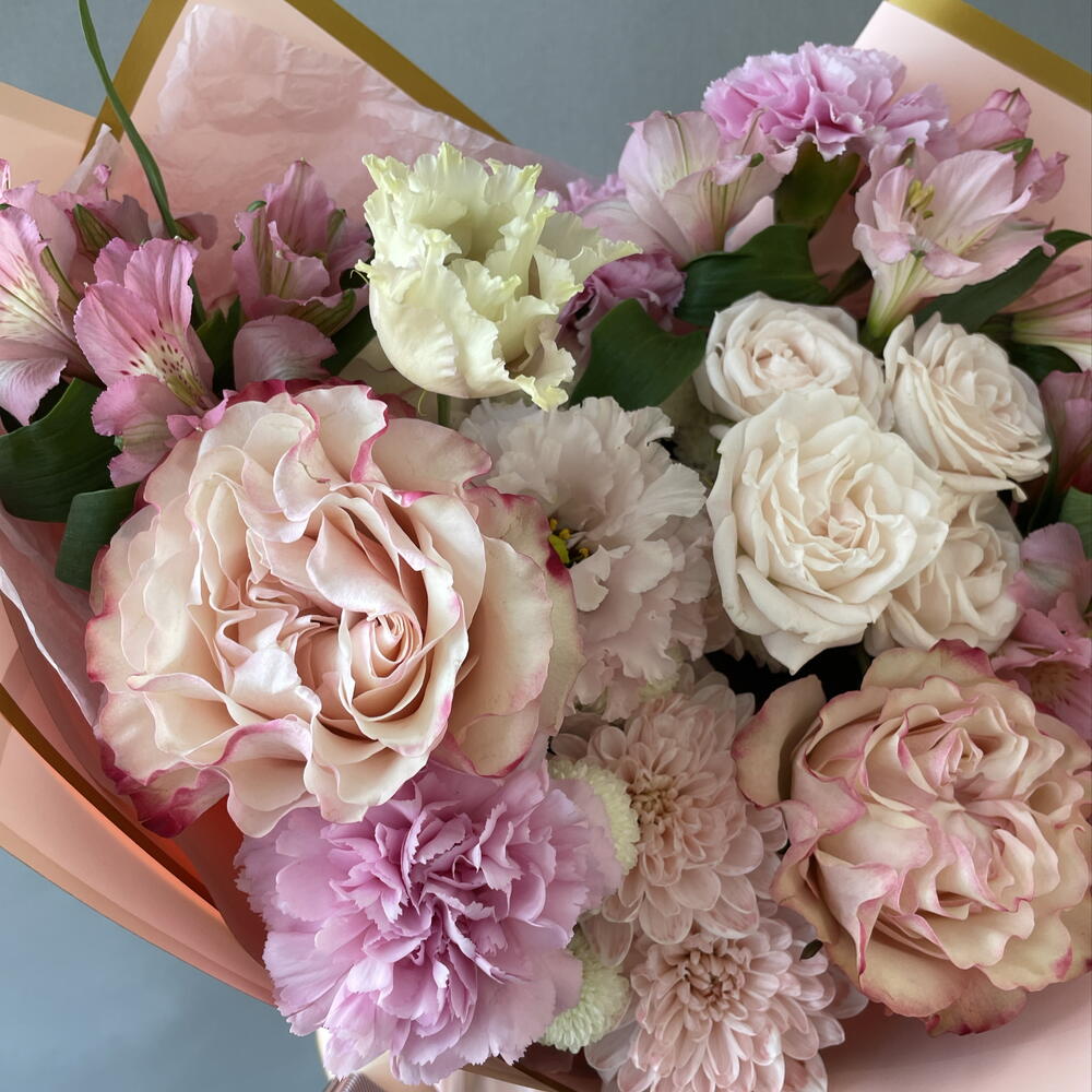 Клубничный зефир 🌸 нежный букет с пионовидными розами,альстромериями, диантусами, хризантемами