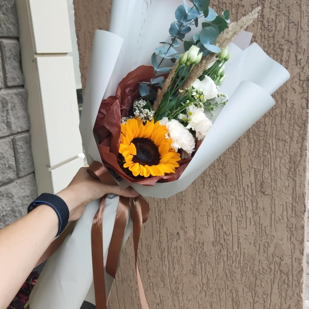 Букет с подсолнухом
