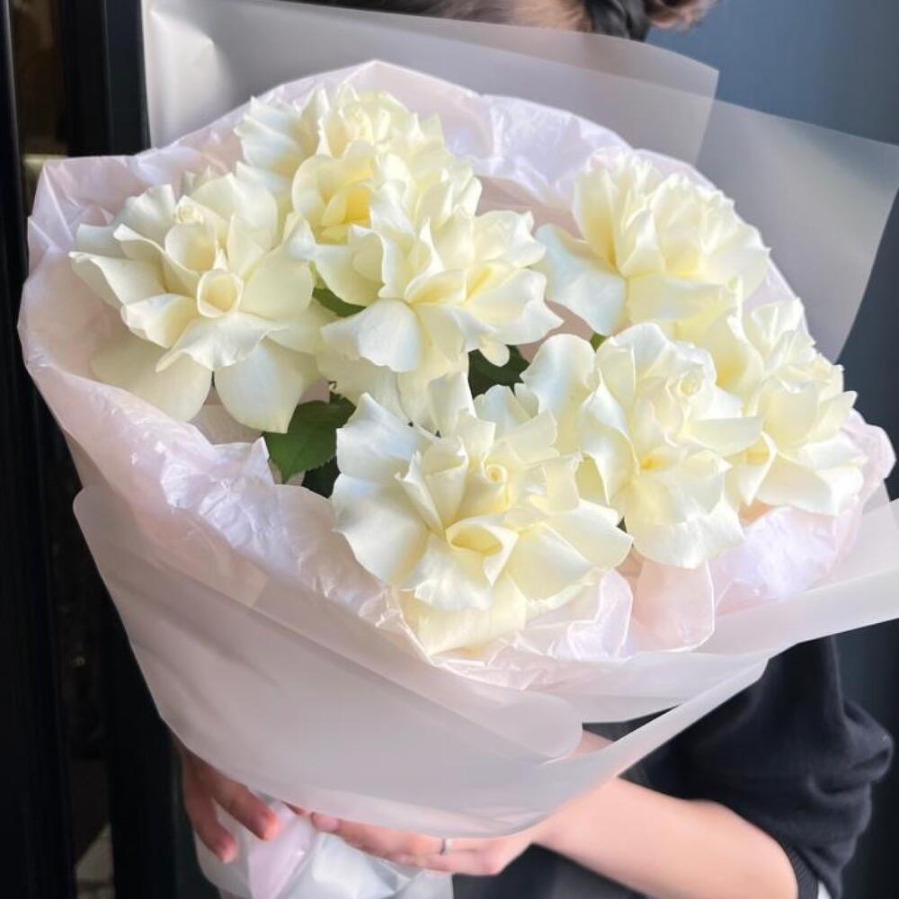 Ажурные розы белые