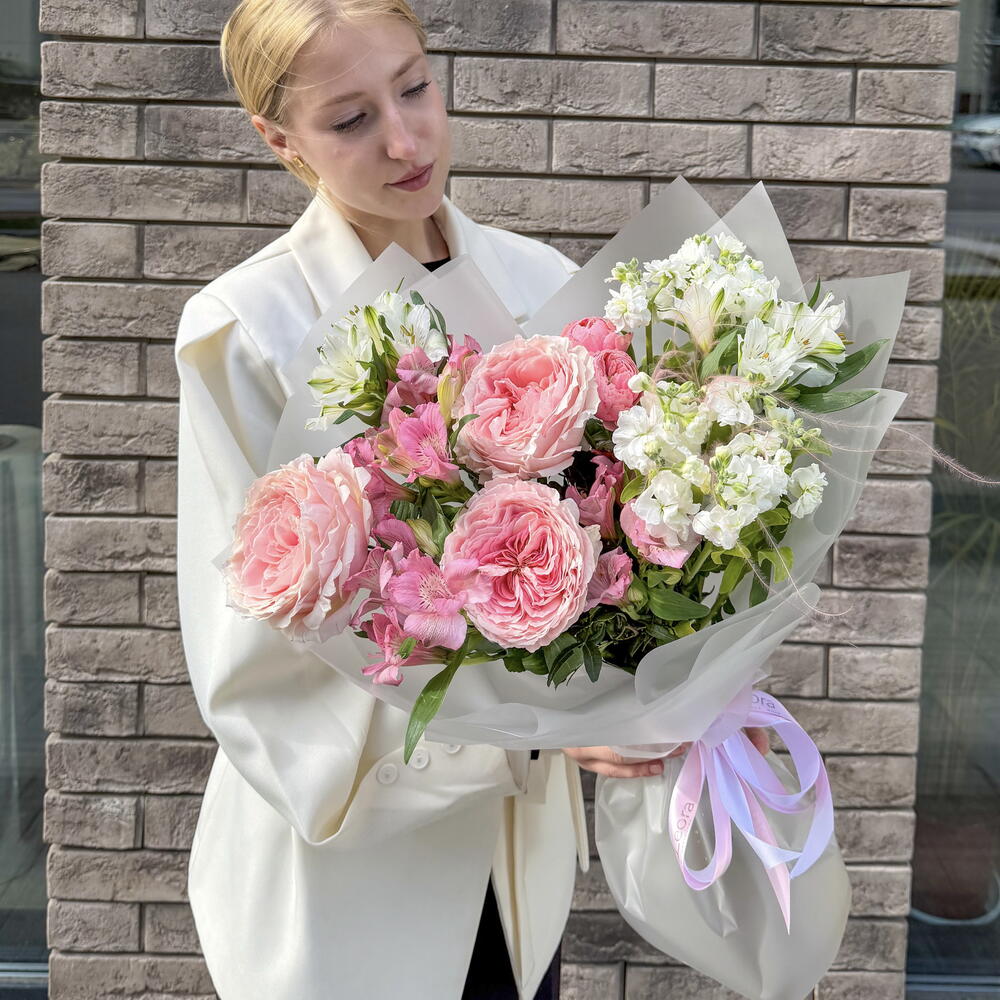 Авторский букет с пионовидной розой Тсумуги.Leoraflowers 5103