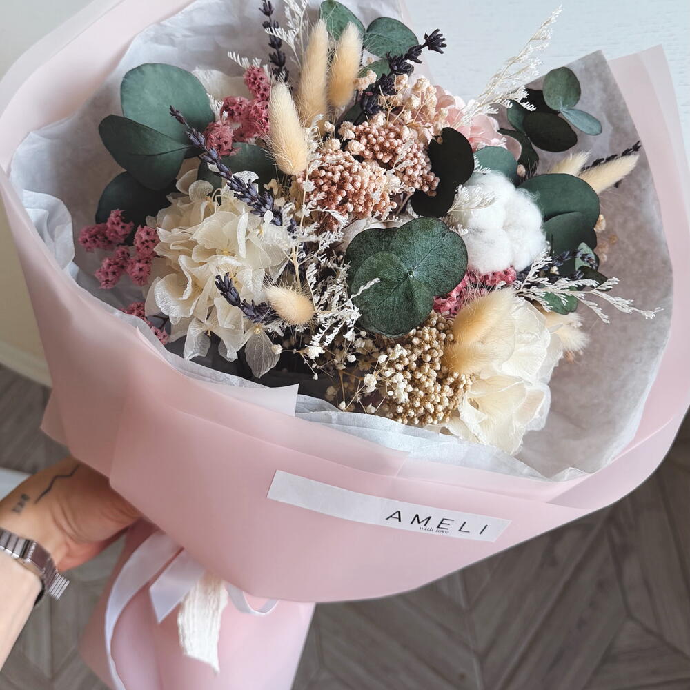 Букет Pink из стабилизированных цветов и сухоцветов
