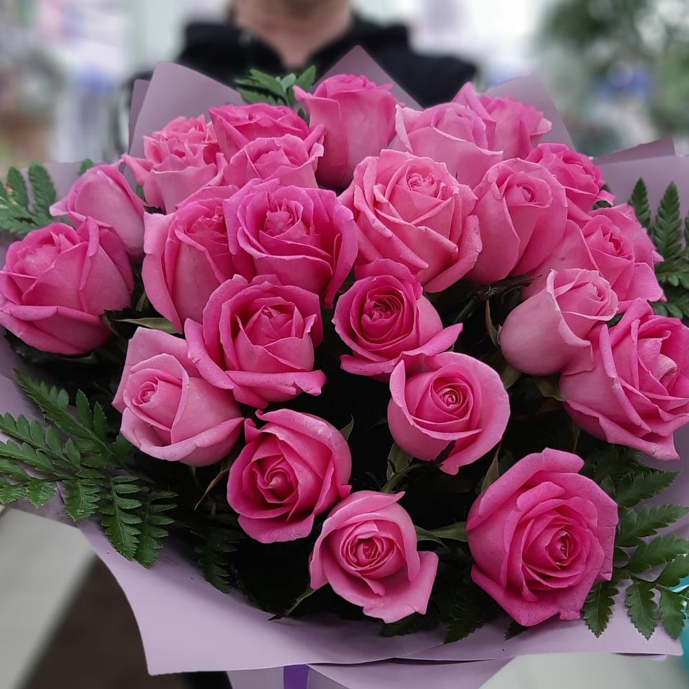 Розовые розы