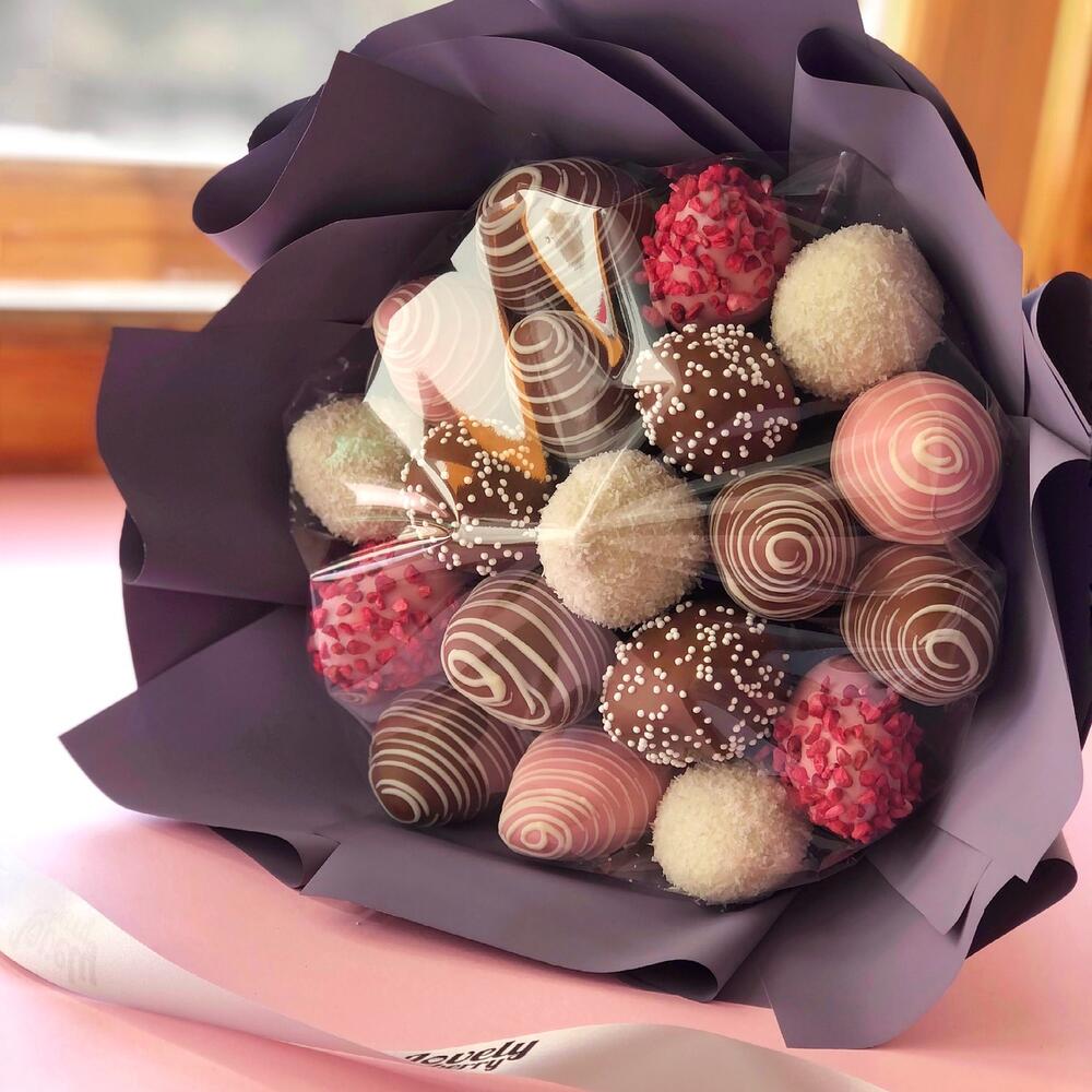 Букет из клубники в шоколаде 5 маме  Акция от Vivienne Sabo