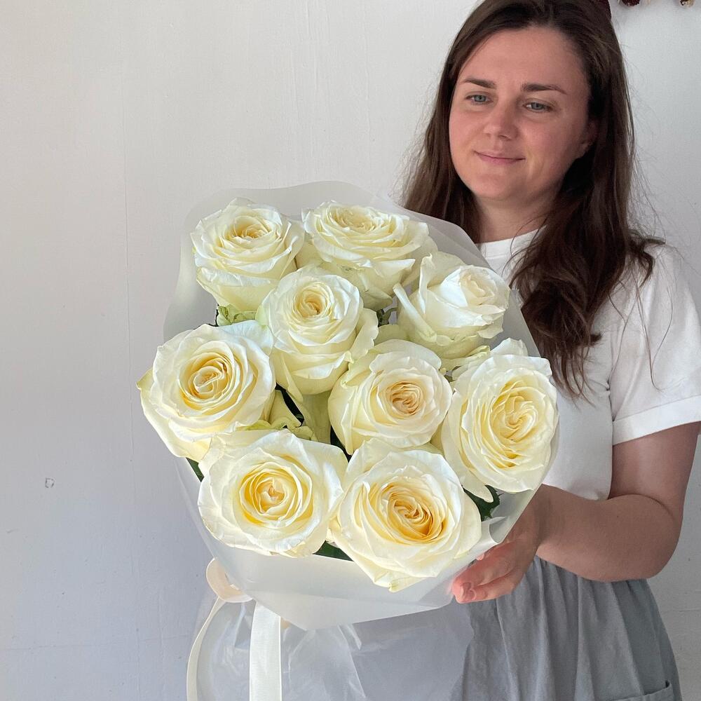 9 пионовидных роз💐