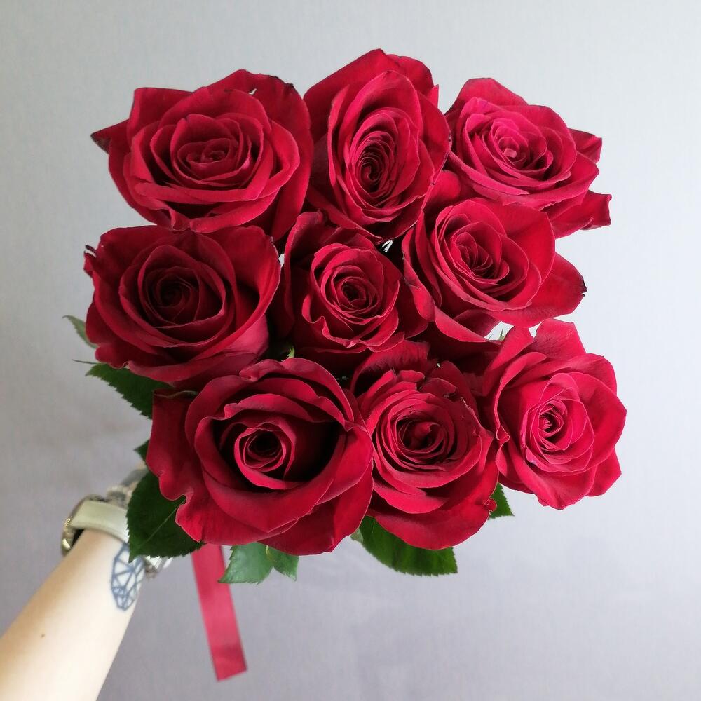 Букет красных роз 9