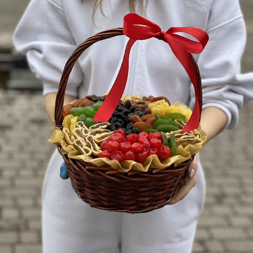 Корзина с сухофруктами «Яркий подарок»