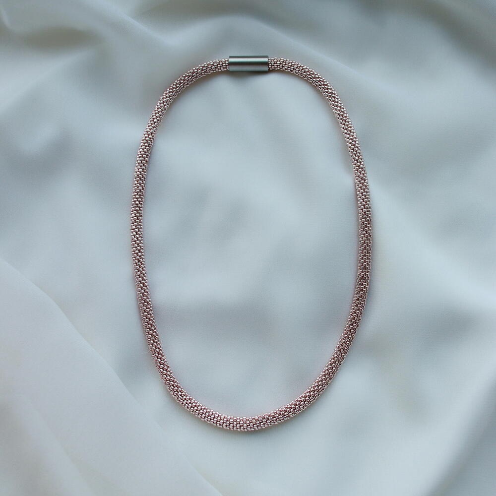 Чокер из ювелирного японского бисера в цвете «Sweet blush»