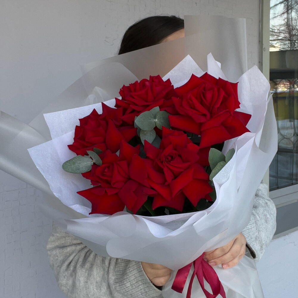 Красные ажурные розы