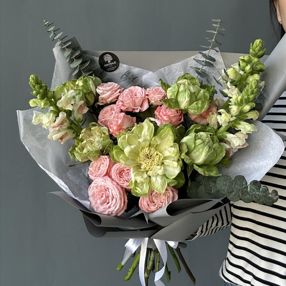 Авторский букет «Green Blush» с розой Вегги