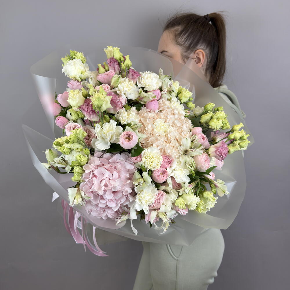 Букет XXL с гортензиями, эустомой, кустовыми розами