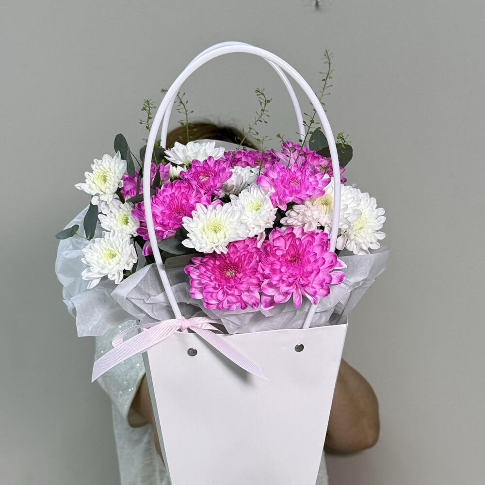 Bag with pink chrysanthemums 4