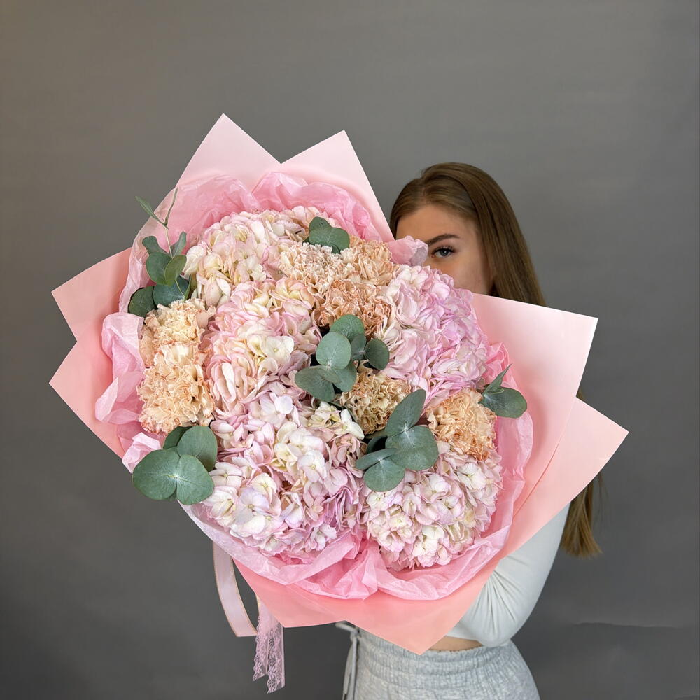 Букет с гортензией, красивыми диантусами и эвкалиптом 🌸🤍🌸