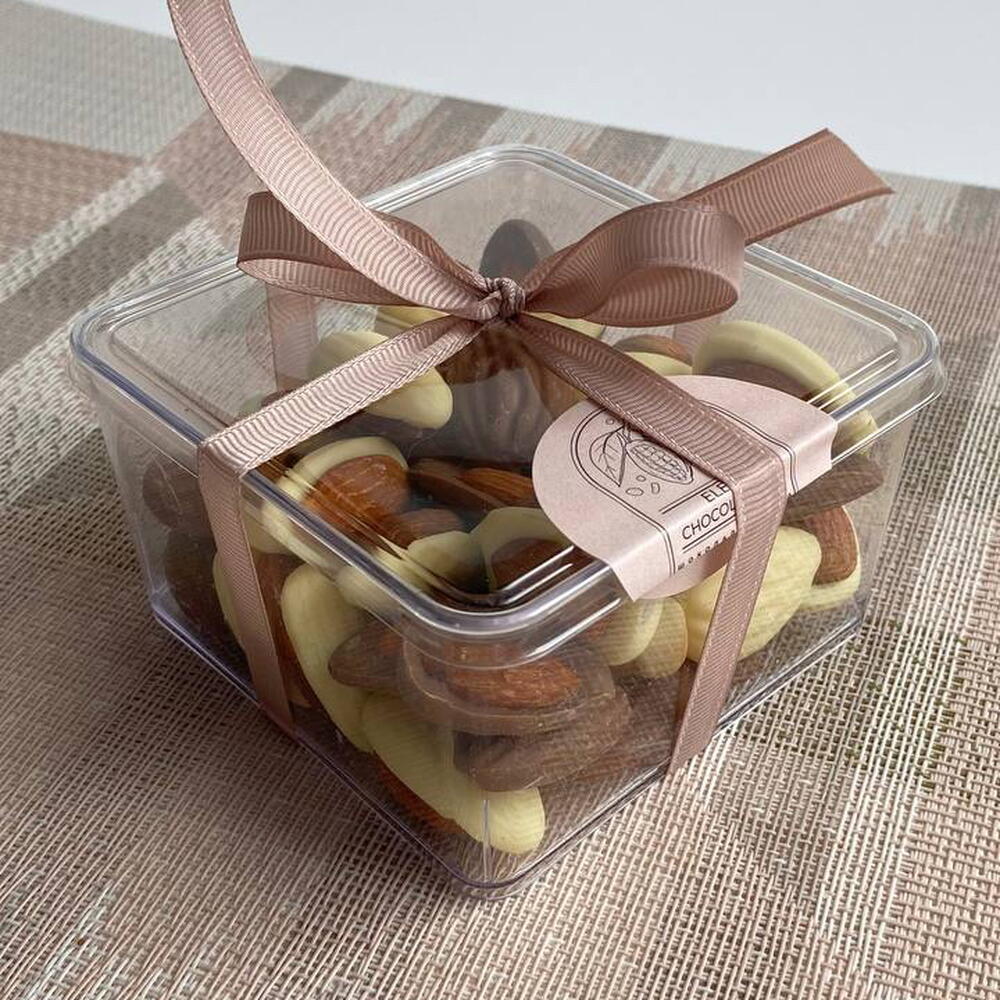Миндаль в белом и в молочном шоколаде