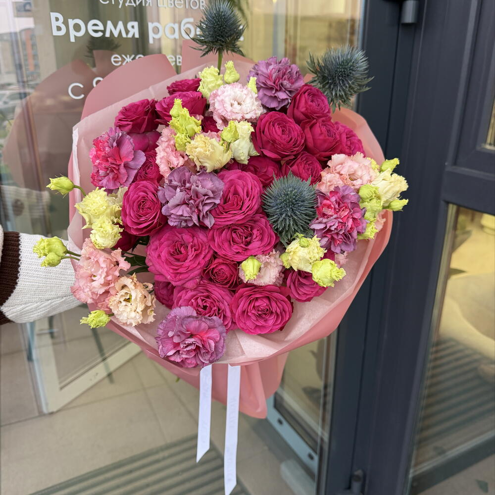 Шикарный букет с пионовидной розой и эустомой