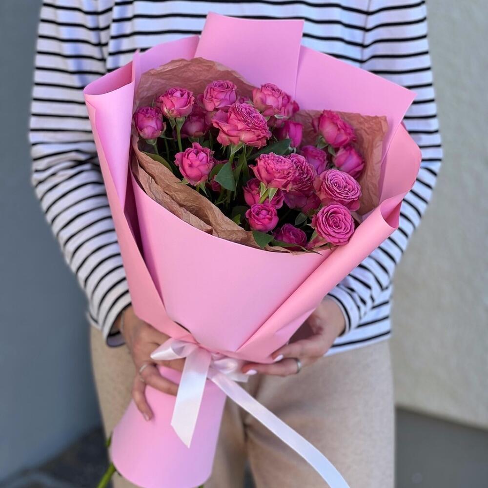 Bouquet of peony-shaped roses "Joan"
