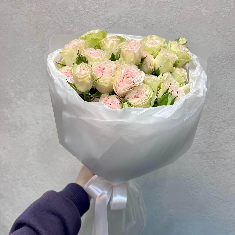 Букет из розовых кустовых пионовидных роз (519)