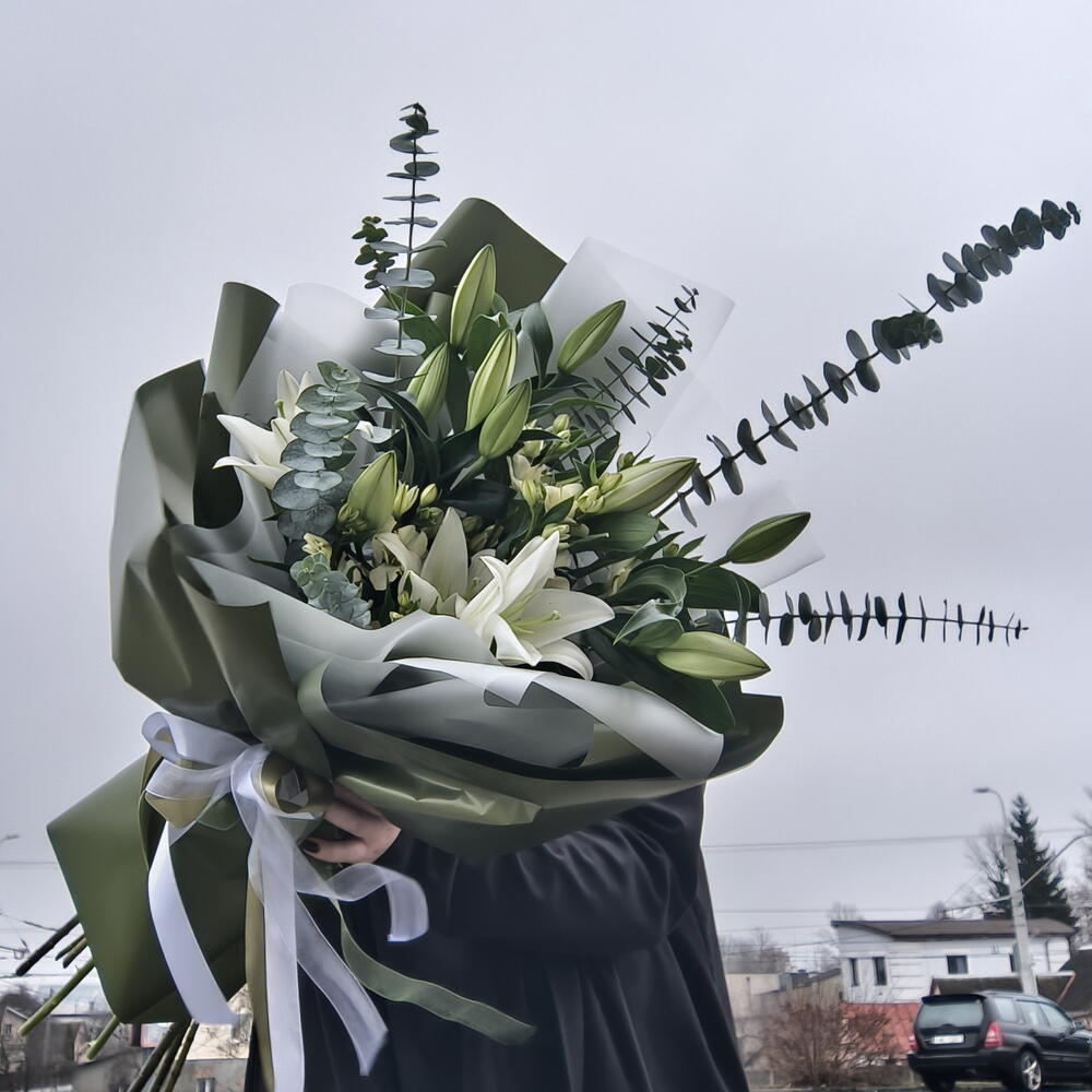 Букет лилий с альстромерией (113)